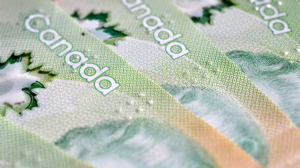 Passive Income: 2 Top Canadian Dividend Stocks to Buy Right Now